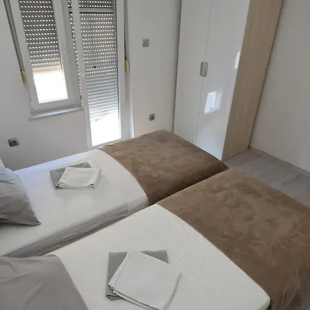 Apartment Marko With Sea View