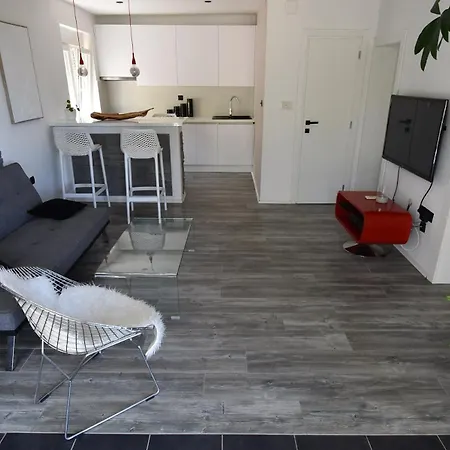 Marko With Sea View Apartment